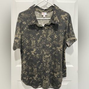 LulaRoe Charlie button-down short. New with tags.